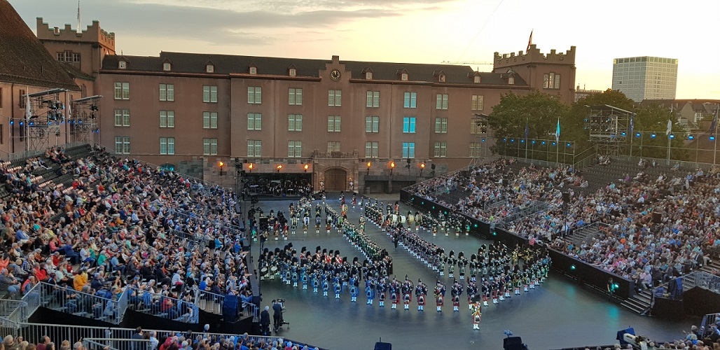 VinOptimum Basel Weinbar und Vinothek -BâleSecco offizieller Partner am Basel Tattoo