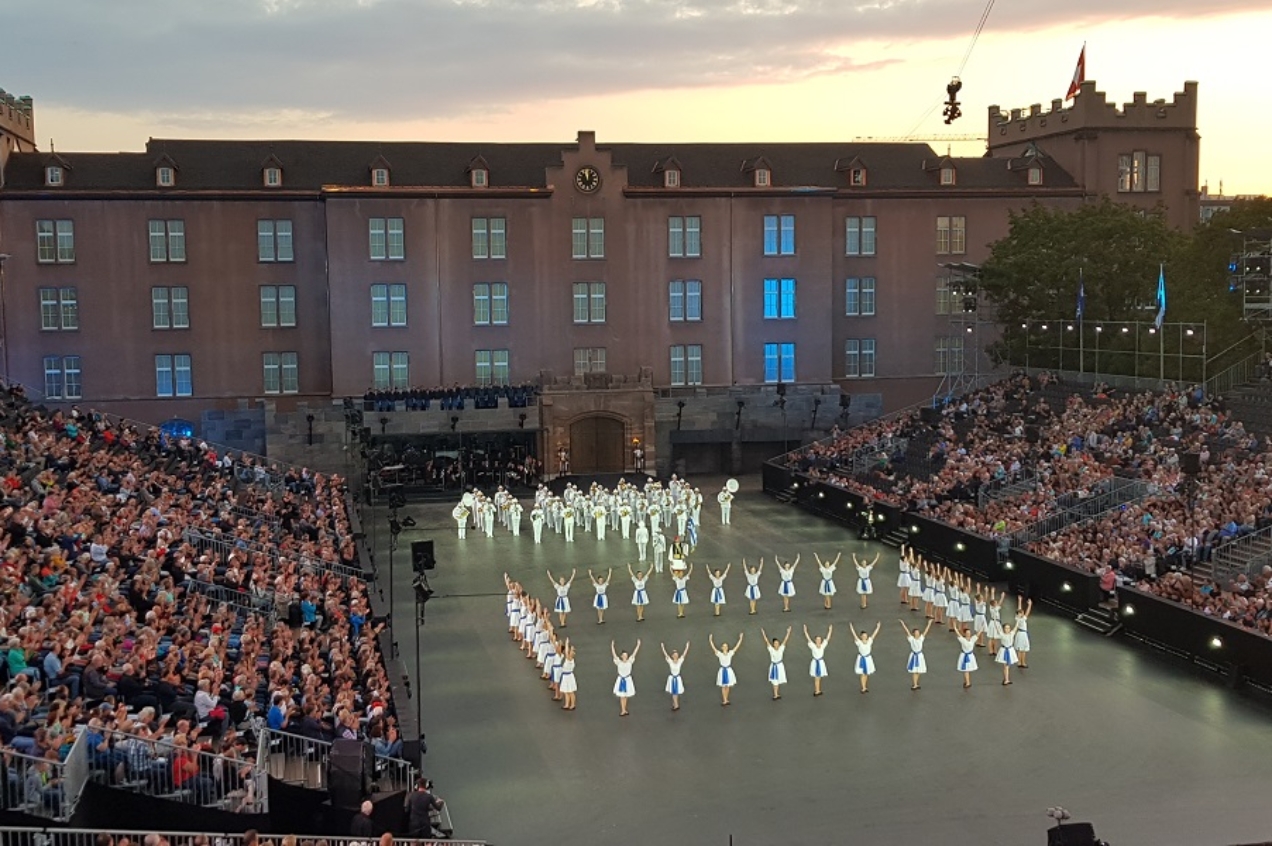 VinOptimum Basel Weinbar und Vinothek -BâleSecco offizieller Partner am Basel Tattoo