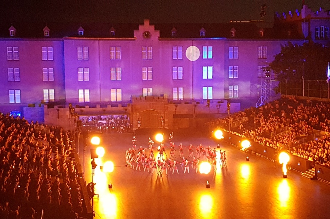 VinOptimum Basel Weinbar und Vinothek -BâleSecco offizieller Partner am Basel Tattoo